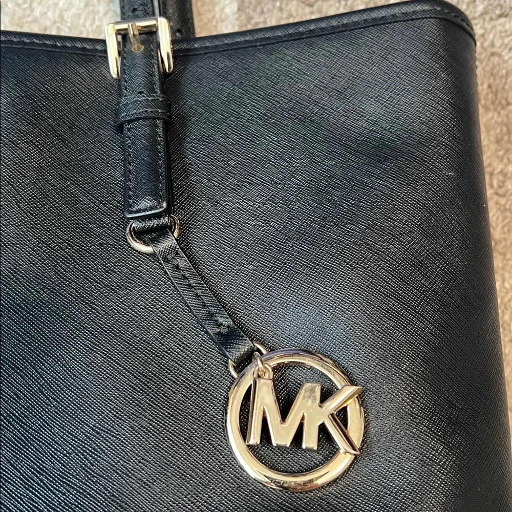 Michael Kors tote bag, black, pre-loved condition!